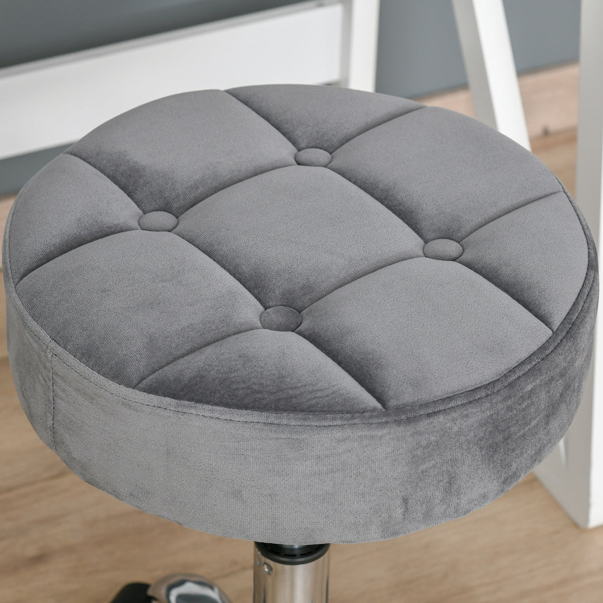 HOMCOM Salonstuhl mit Rädern Rollhocker höhenverstellbar drehbar Salon Hocker Samt-Touch Schaumstoff Chrom-Basis Hellgrau 35 x 35 x 49-61 cm