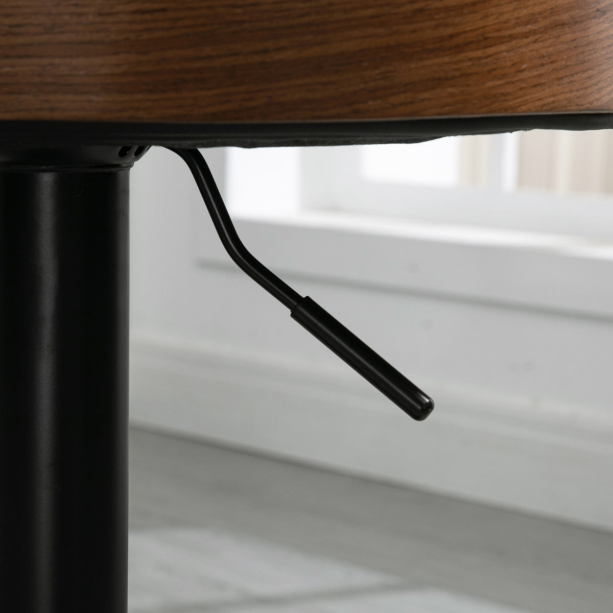 HOMCOM Barhocker 2er Set, Gepolstert Barstuhl aus Stahl und Massivholz, Höhenverstellbar Küchenstühle mit Fußstütze, 360° Drehbar, Tresenhocker für Küche, Wohnzimmer, Esszimmer, Schwarz+Kaffee