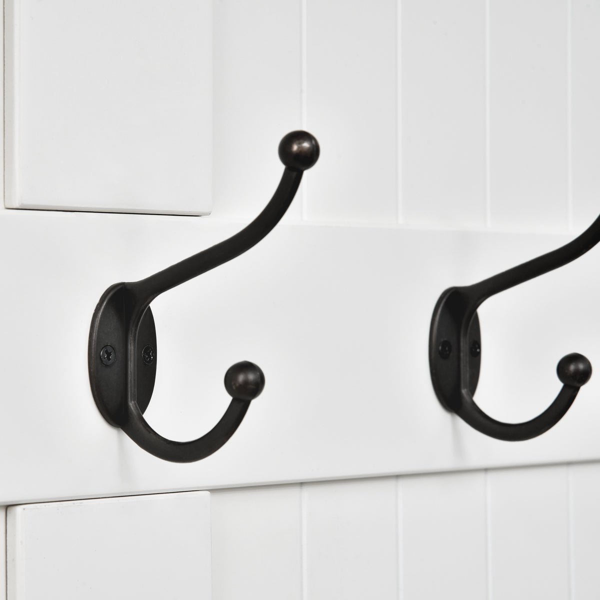 HOMCOM Garderobe mit Sitzbank, 5 Kleiderhaken, 1 Stauraum, Wandgarderobe, Weiß + Schwarz