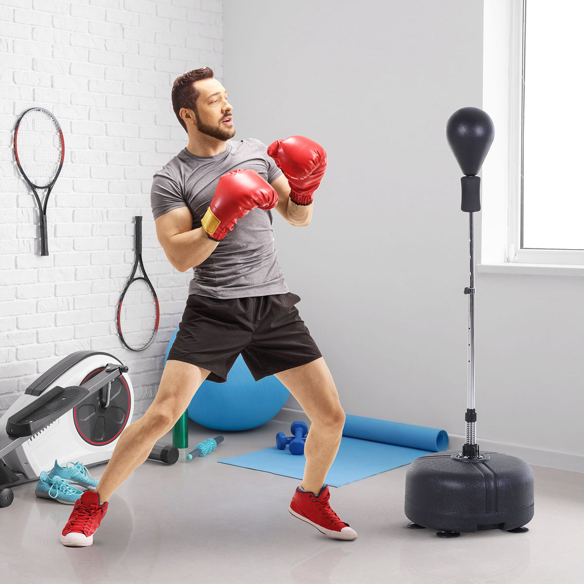 HOMCOM Punchingball Set Standbox Training Set 136-154 cm höhenverstellbar mit 1 paar Handschuhe Geeignet für Profis und Anfänger Schwarz