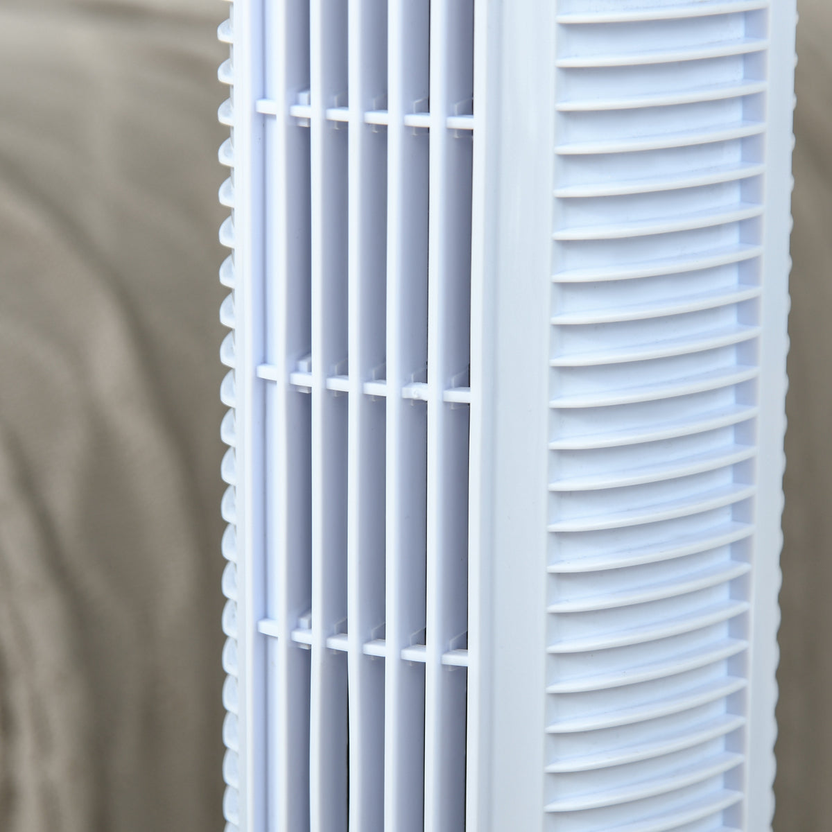 HOMCOM Turmventilator mit Fernsteuerung 70° Oszillierender Standventilator 78,5cm Säulenventilator 50 W 3 Modi & 3 Geschwindigkeiten Schwarz+Weiß